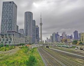 铁路上的多伦多风景